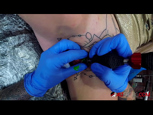 ❤️ Extremamente tatuada, a brasa Sully Savage fez uma tatuagem em seu clítoris ️❌ Porno em porno pt-br.mypornpics.ru ❌️